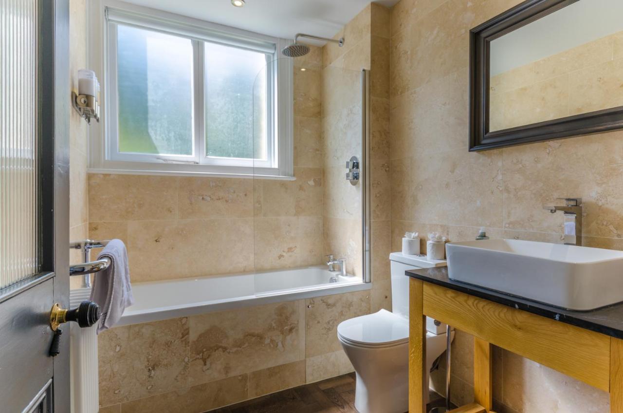 Luxury Victorian School With Views Of Harbour Fowey Exterior foto