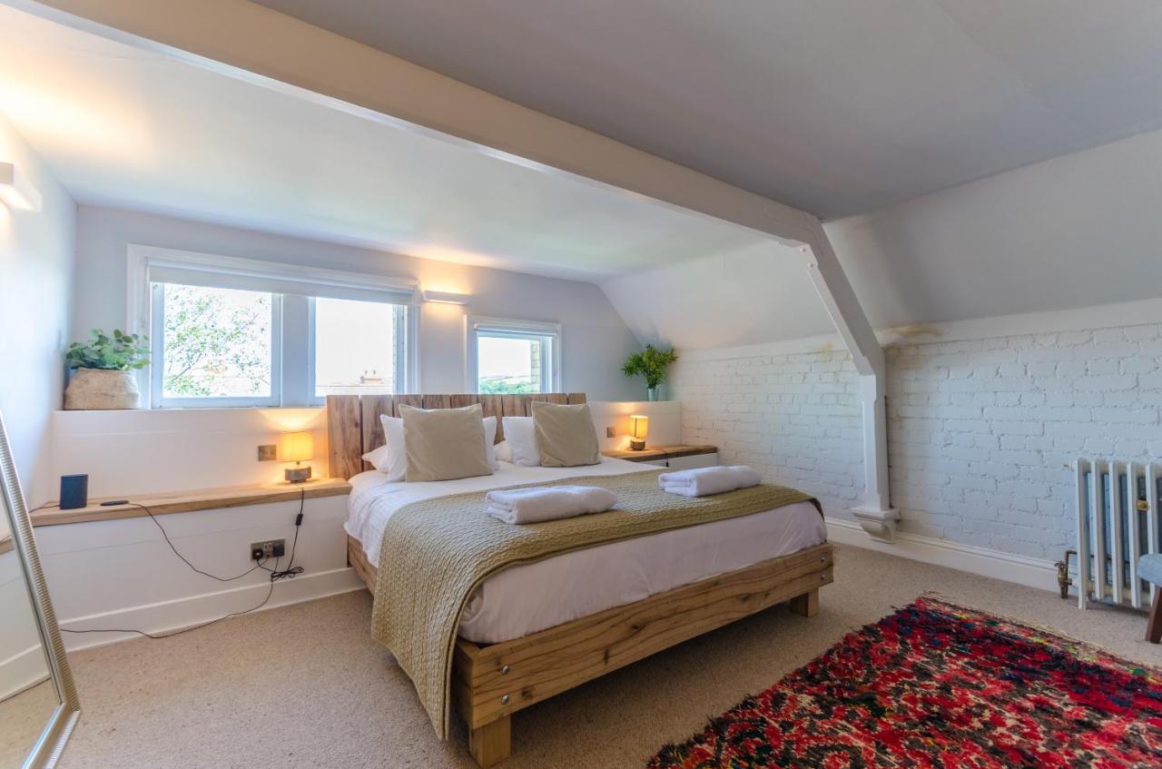 Luxury Victorian School With Views Of Harbour Fowey Exterior foto
